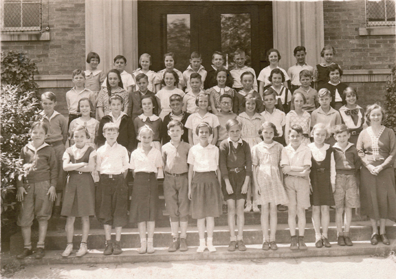 Lo Sixth Grade Moreland School, May 1935